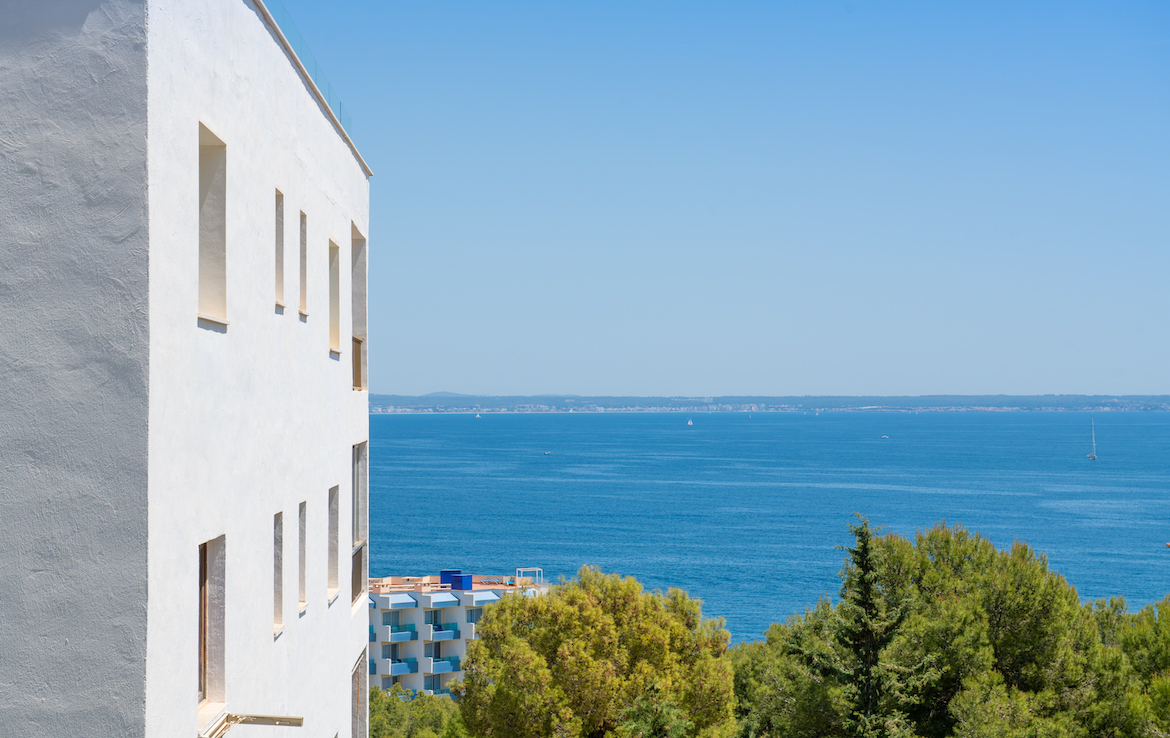 newly renovated apartment in illetas